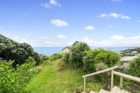 Ridge Top Views - Paekakariki Holiday Home